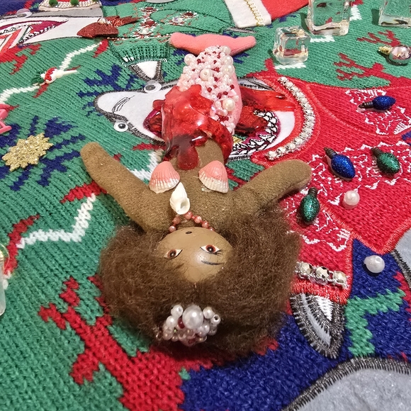 One of a Kind "Sharks Steal Christmas" Sweater Unisex Large - Picture 7 of 15